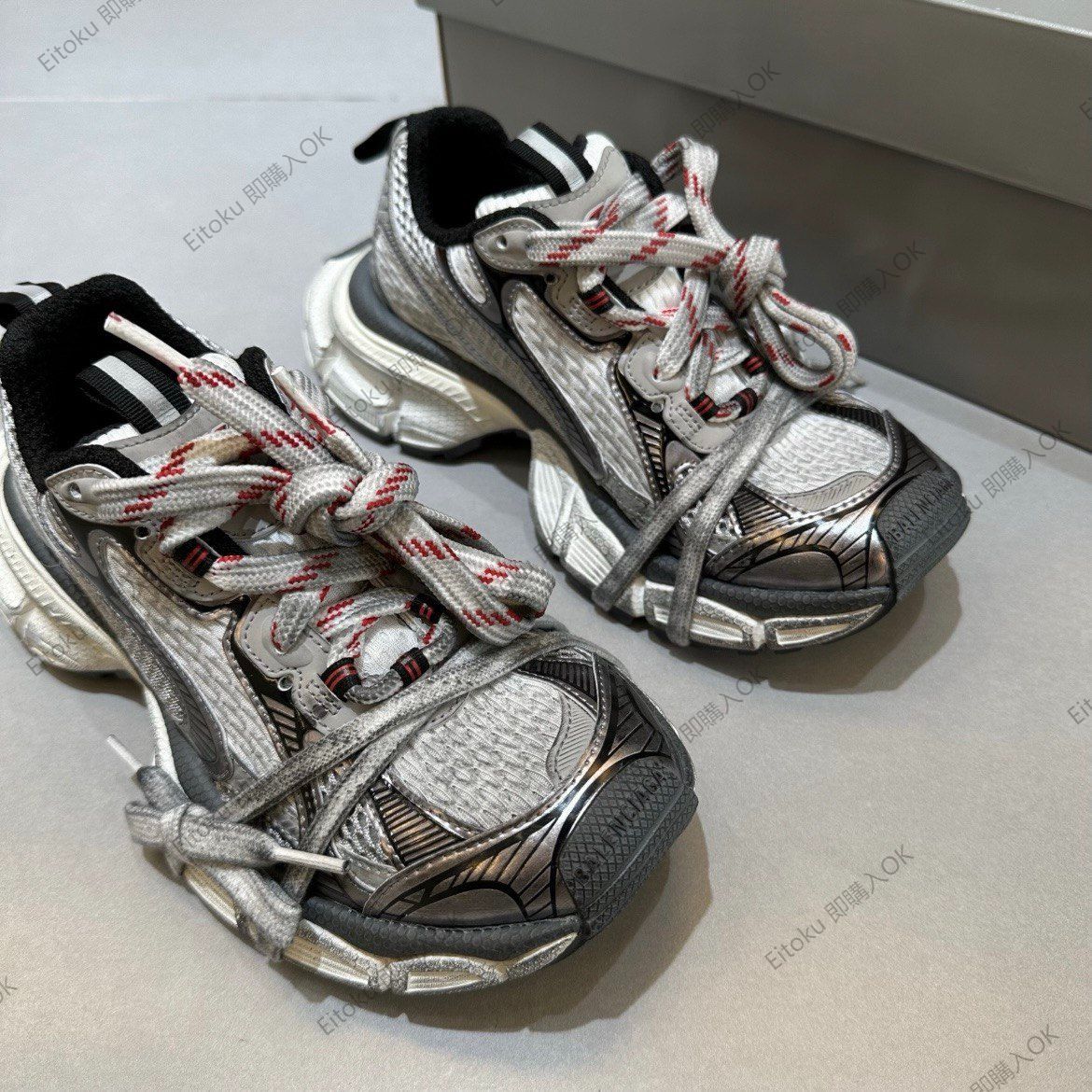 BALENCIAGA