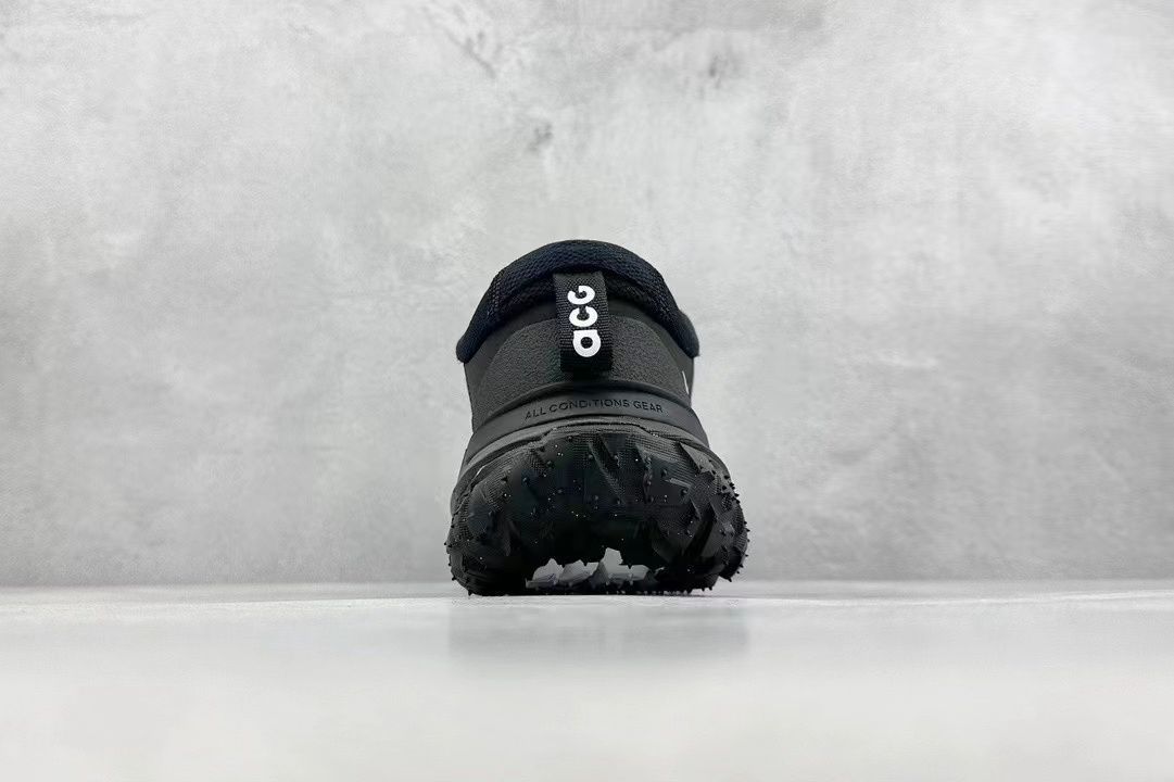 コムデギャルソン NIKE ACG Mountain Fly black