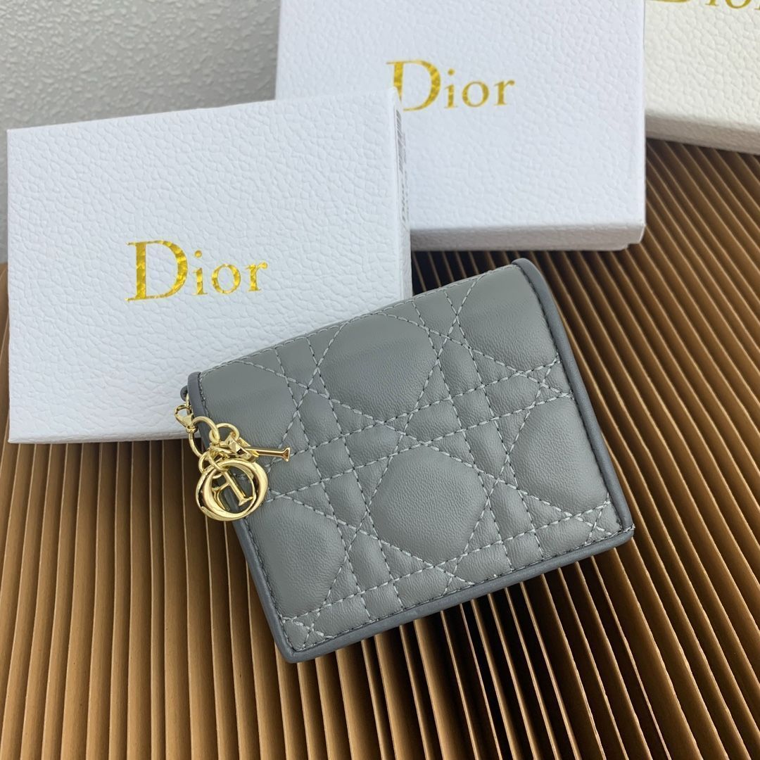 【海外限定カラー★】DIOR レディディオール ミニ財布 チャーム 関税込】Dior レディ ディオール 二つ折り財布 ミニウォレット