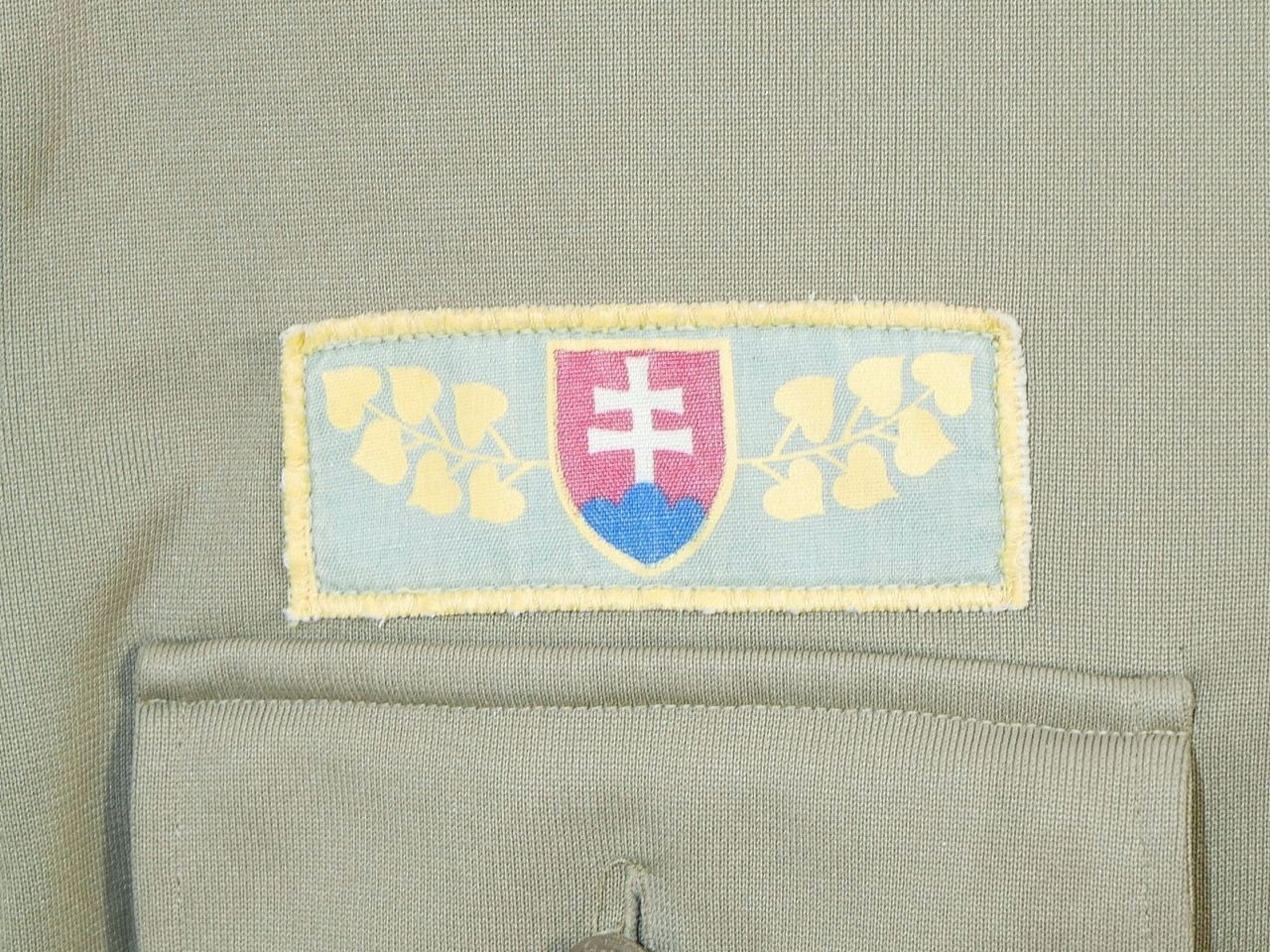 チェコスロバキア軍 ロングスリーブ シャツ クロスソードボタン スロバキアパッチ付き 中古良 画像現品