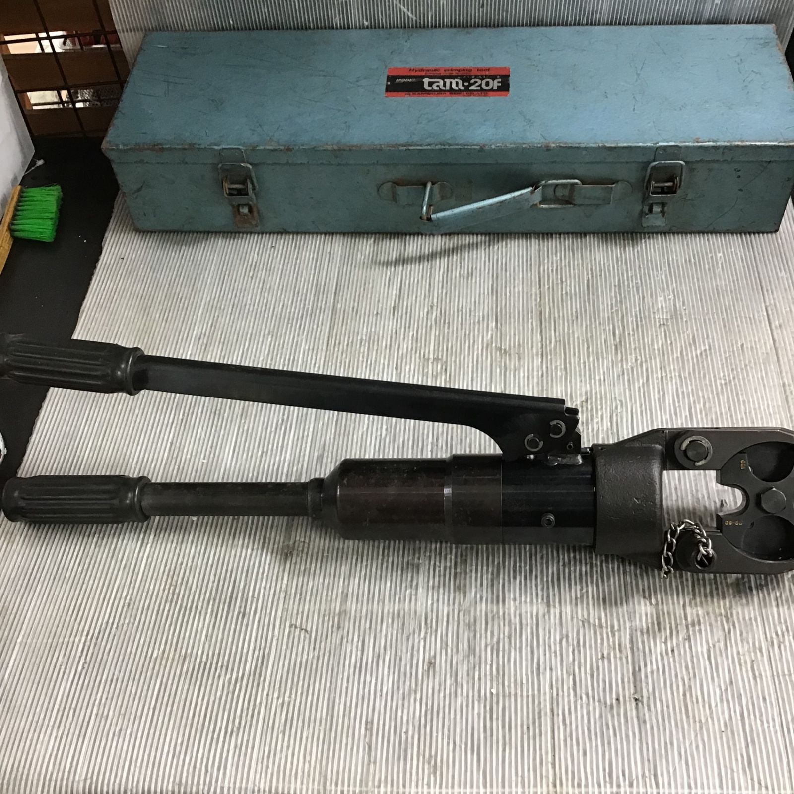 手動油圧圧着工具