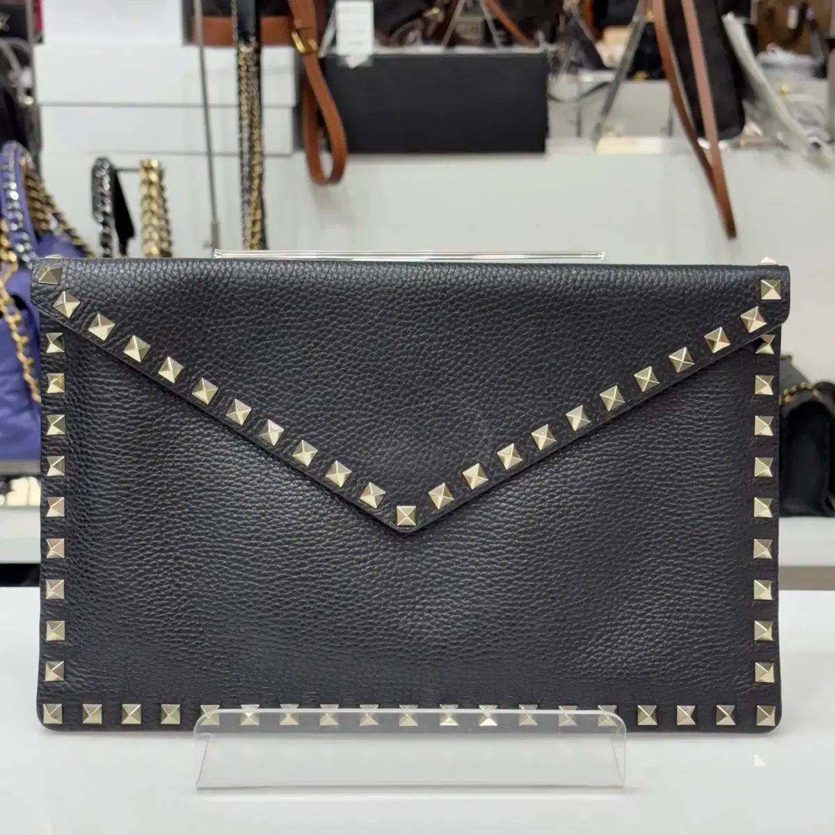 VALENTINO ヴァレンティノ ロックスタッズ レザークラッチバッグ 黒 Valentino(ヴァレンティノ) ロックスタッズ カーフレザー