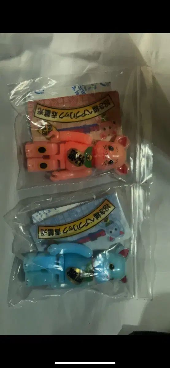 BE@RBRICK(ベアブリック) ピンニャン+パンヤン (ナイトライト) 売ります