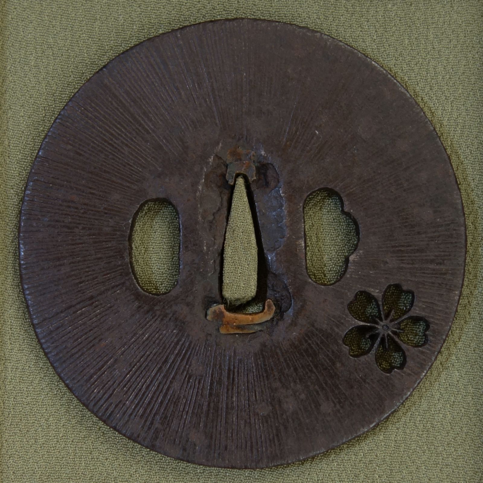 鉄鍔 象嵌 鍔 【 在銘 鉄地 荒波図鍔 】 日本刀 刀装具 鐔 骨董 古美術