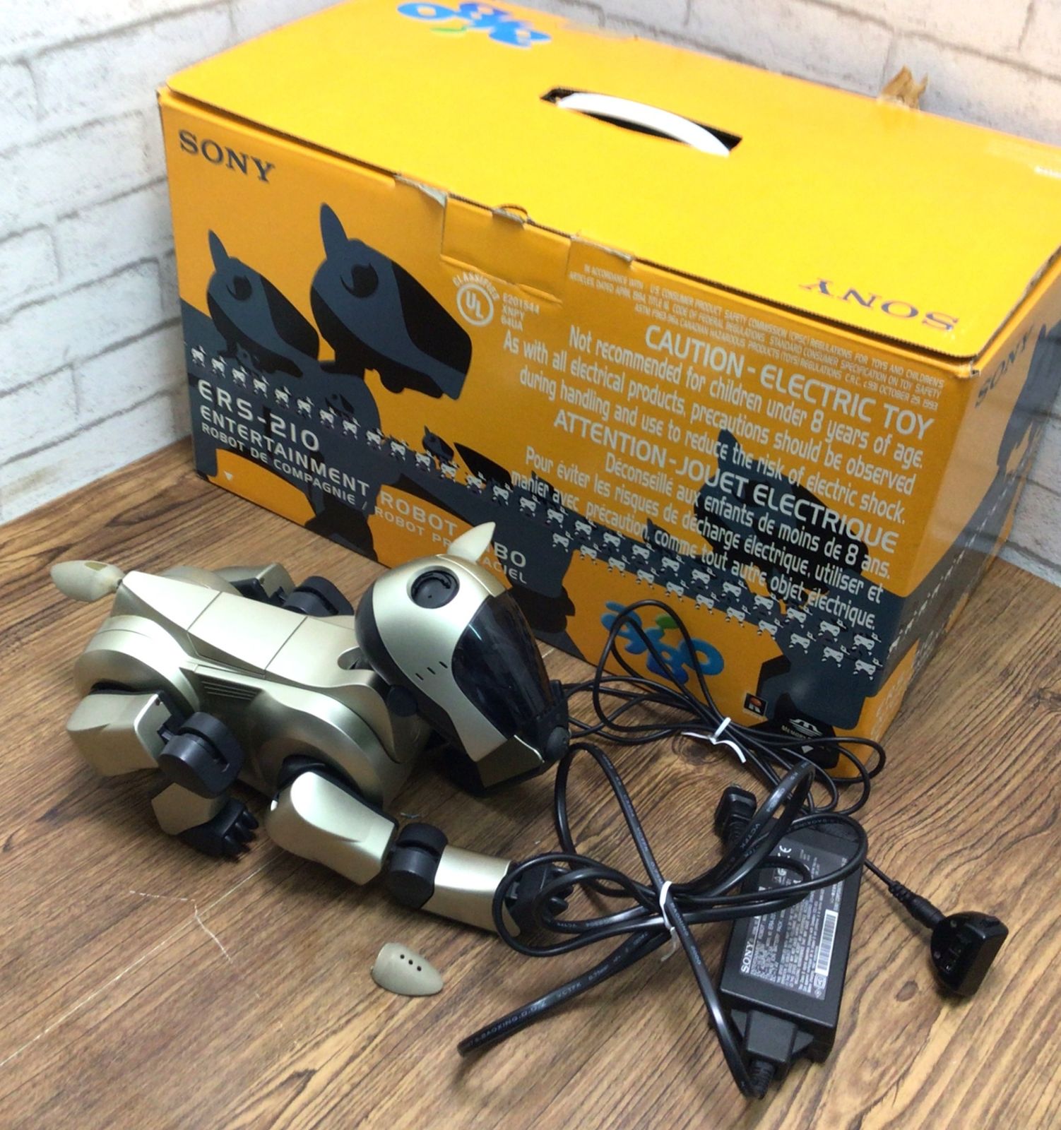SONY AIBO ロボット犬 シルバージャンク品 ジャンク品】SONY AIBO ロボット犬 シルバー 箱あり 付属品あり