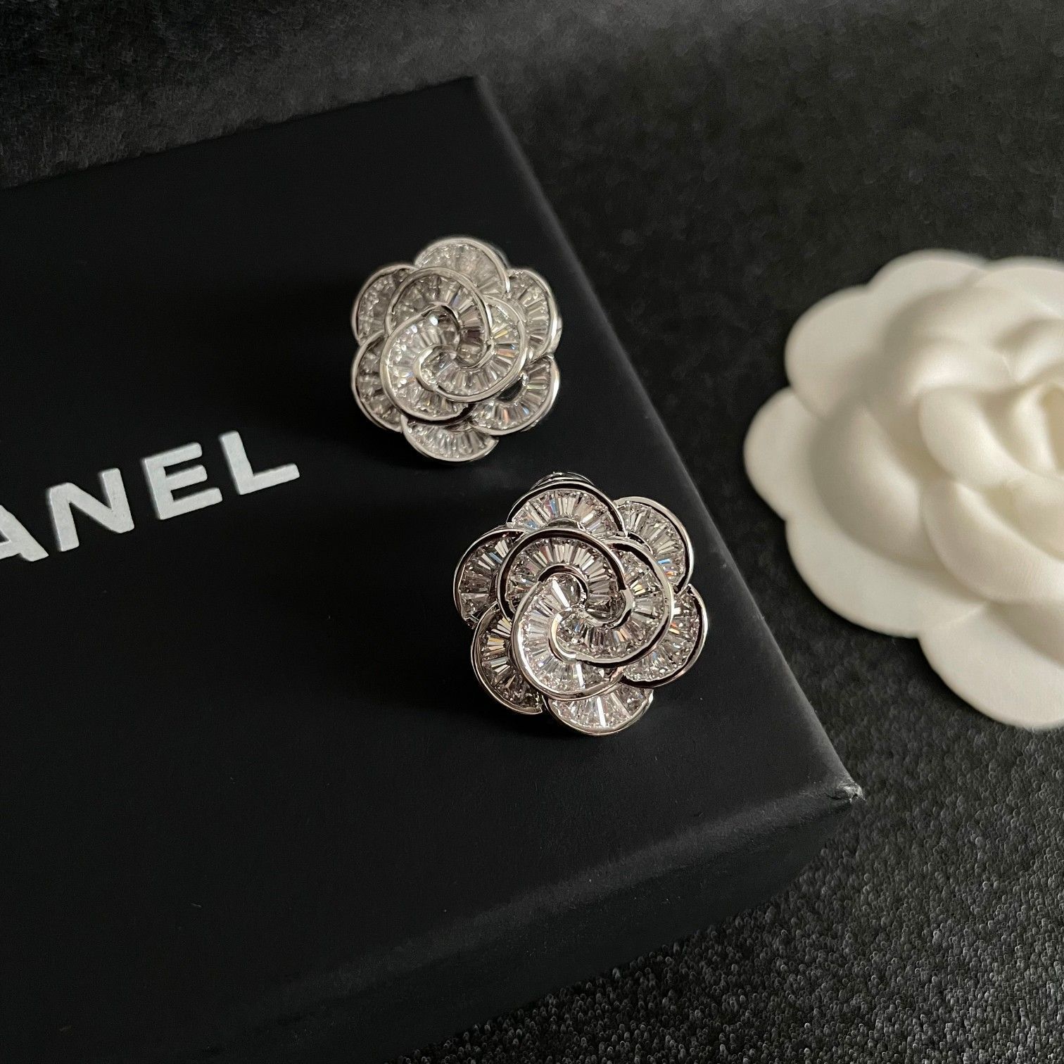 今日特価】Chanel ヴィンテージ アルファベット ピアス！送料