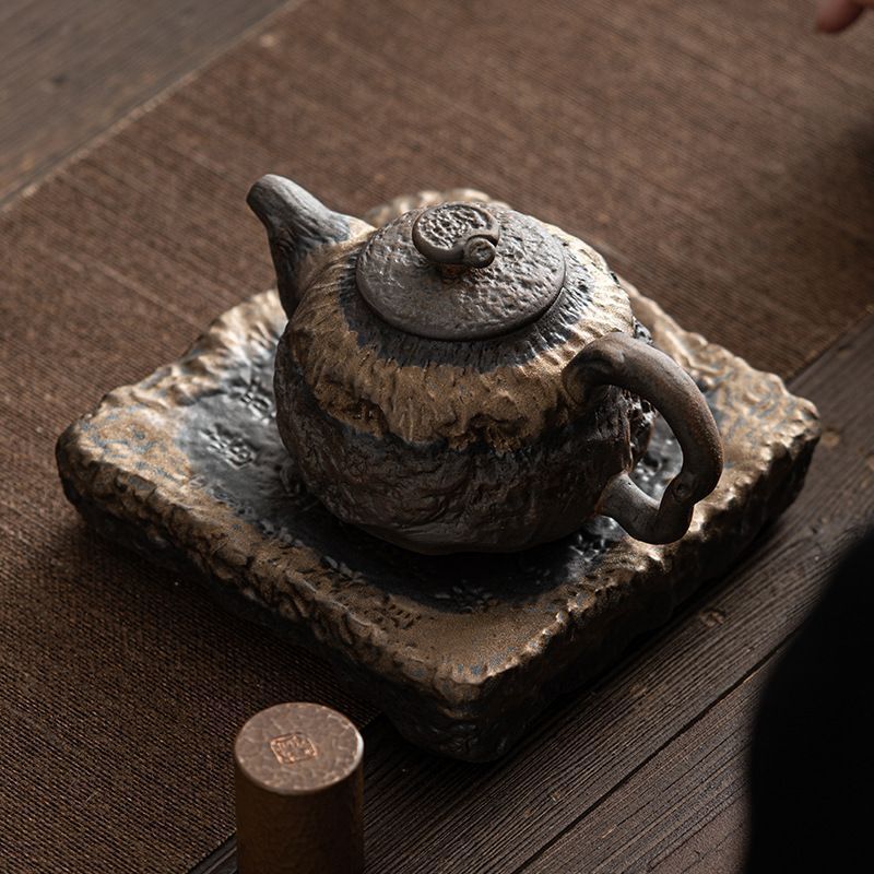 鋳鉄製茶道具 火鉢 涼炉 鉄瓶用 工芸品 鉄瓶 いものケトル/ホワイトオーク/鋳心ノ工房 – GOOD DESIGN