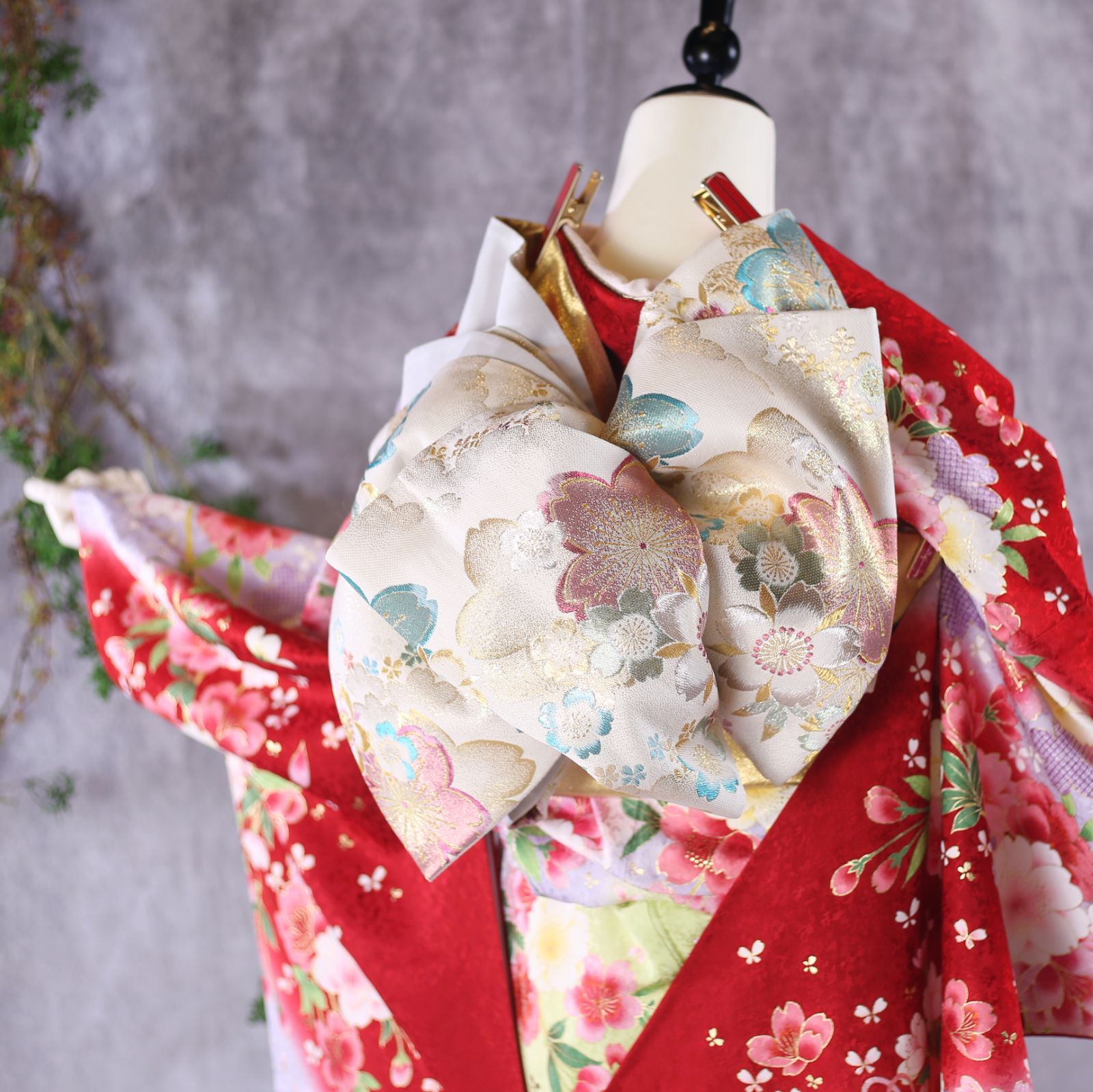 F11限定価格☆used美品☆ 成人式 豪華振袖7点セット 振袖 セット 未仕立て 仮絵羽 赤 レッド 菊 梅 竹笹 花 正絹 西陣織