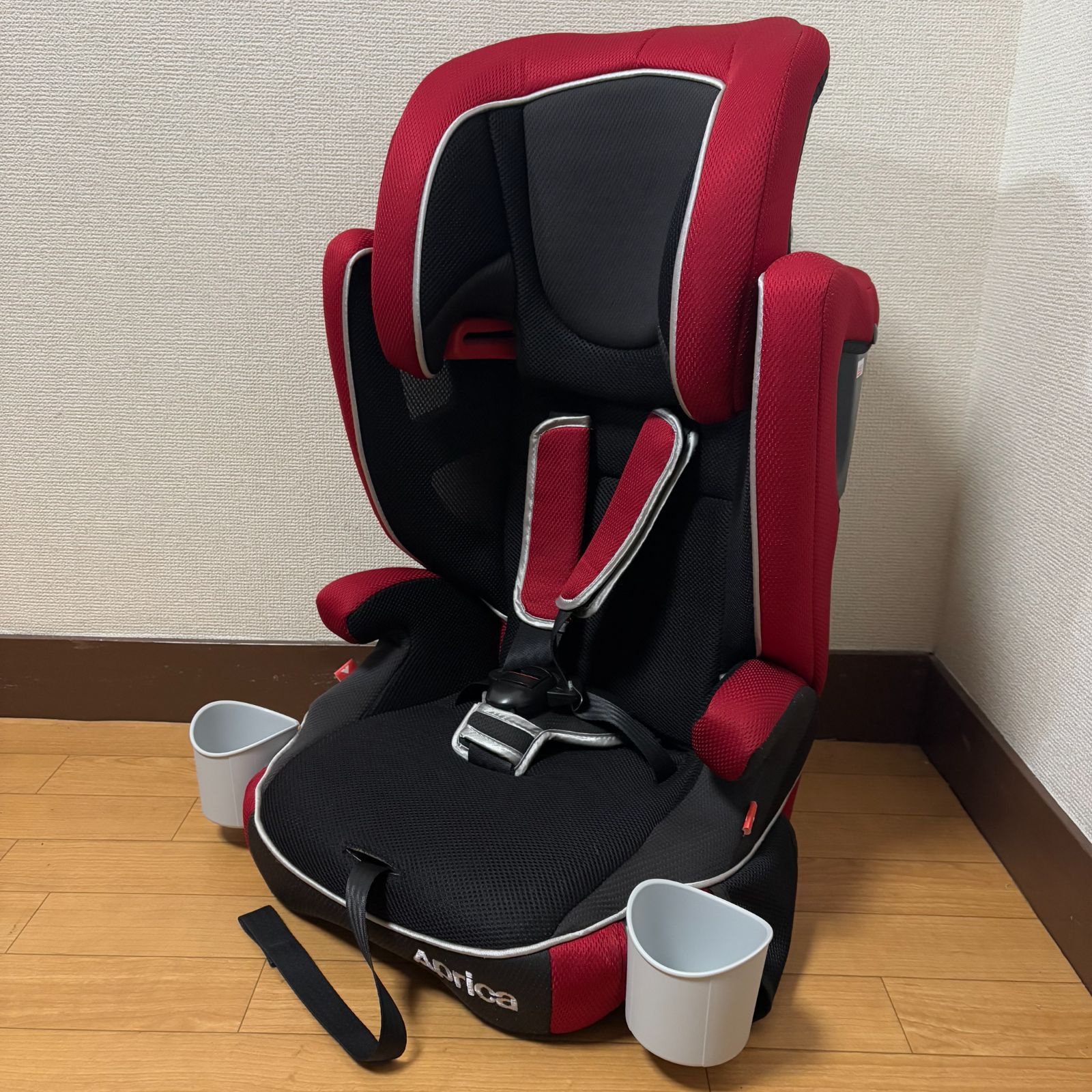 【極美品】アップリカ　チャイルドジュニアシート　エアグルーヴ　AGレッド　赤　黒 極美品】アップリカ チャイルドジュニアシート エアグルーヴ AG