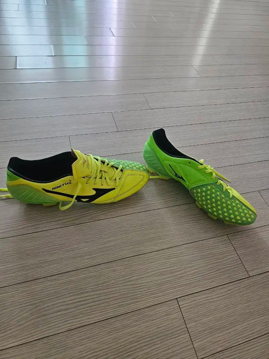 mizuno ミズノ ウェーブ イグニタス 4 サッカーシューズ 280 高品質