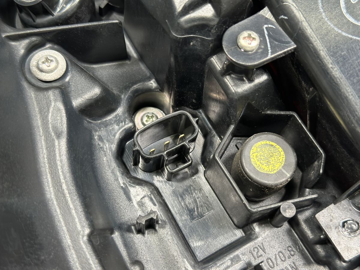 純正 右テールランプ