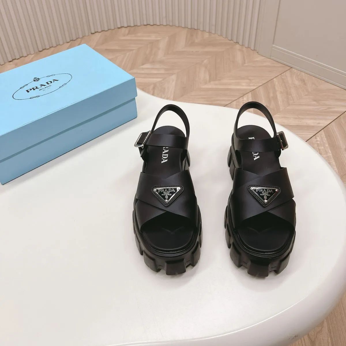 ◇新品未使用正規品◇PRADA ストラップサンダル 37 寒かっ 