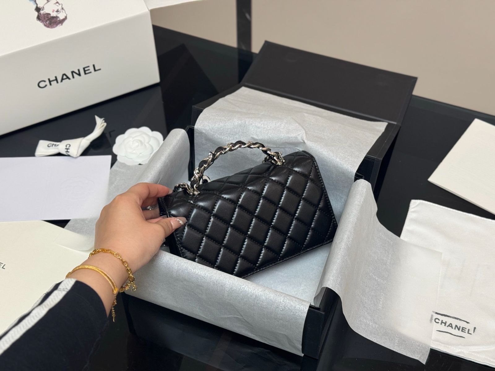 今日特価】Chanel Handle Accordion Bag チャネル ハンドル