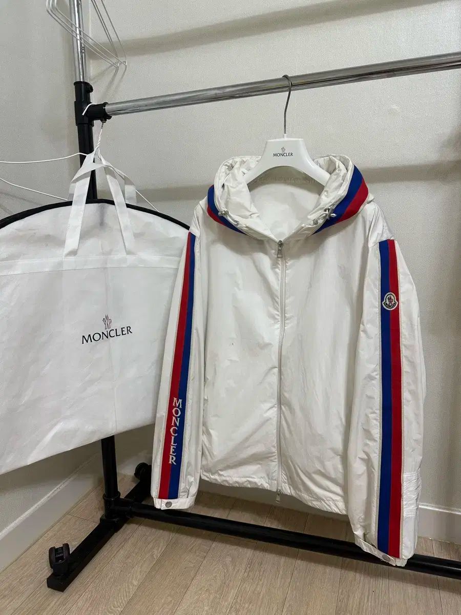 MONCLER モンクレール ルクヴァルト ウインドブレーカー 2 サイズ