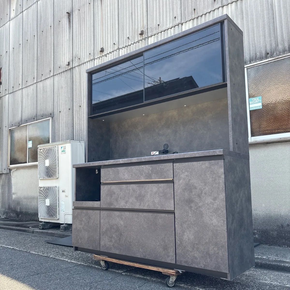 Pamouna /パモウナ】高級ブランド 食器棚 ガラス引き戸タイプ 