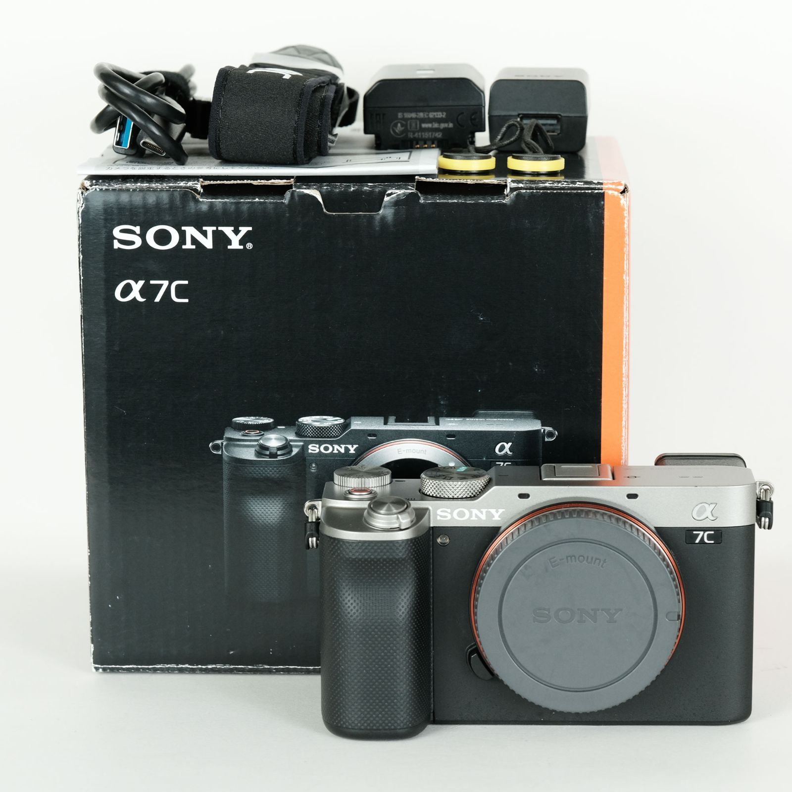 【美品】SONY α7C Eマウント 2776枚 おまけ付き 新品)SONY (ソニー) α7C II ボディ ILCE-7CM2 S シルバー（商品