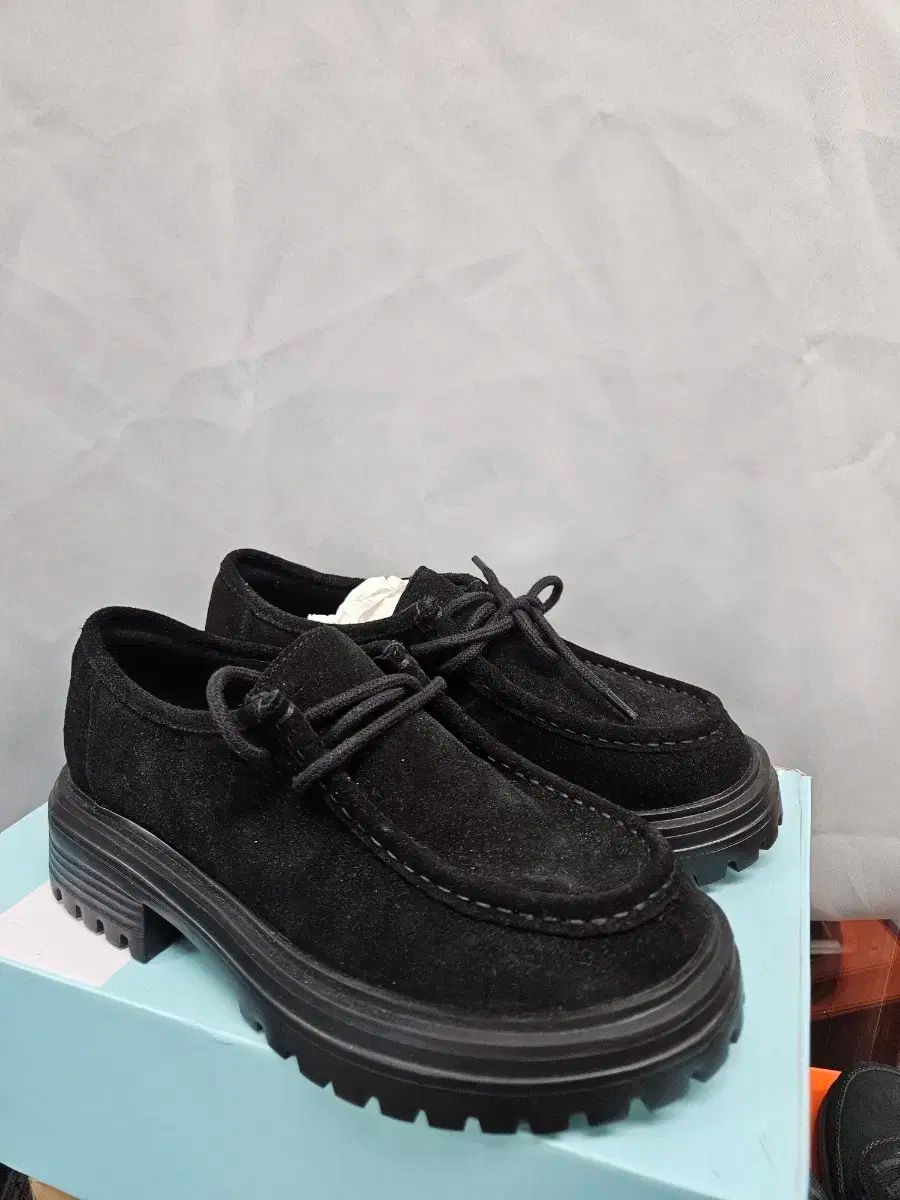 エリザベート スチュアート ブラック スウェード ローファー シューズ 245