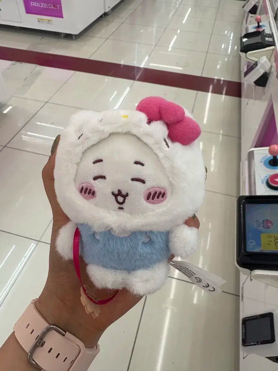 ②HelloKitty超レアな商品！黒部ケーブルカーファスナー根付マスコット