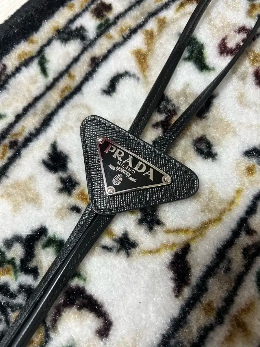 Prada(プラダ) トライアングルロゴ サフィアーノ ボロタイ