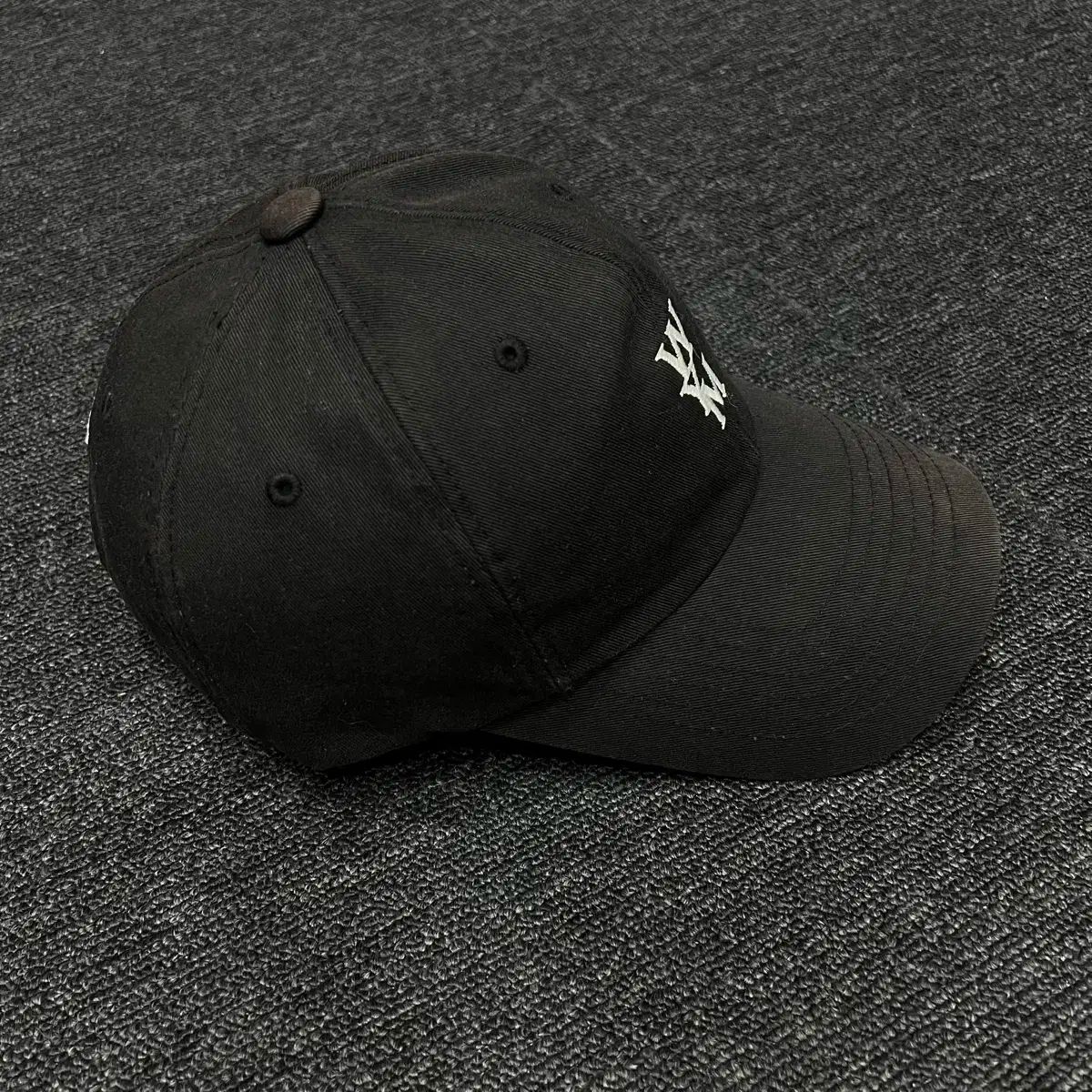 キャップ Wooyoungmi Embroidered Ball Cap Black Black Embroidered Ball Cap by WOOYOUNGMI on Sale