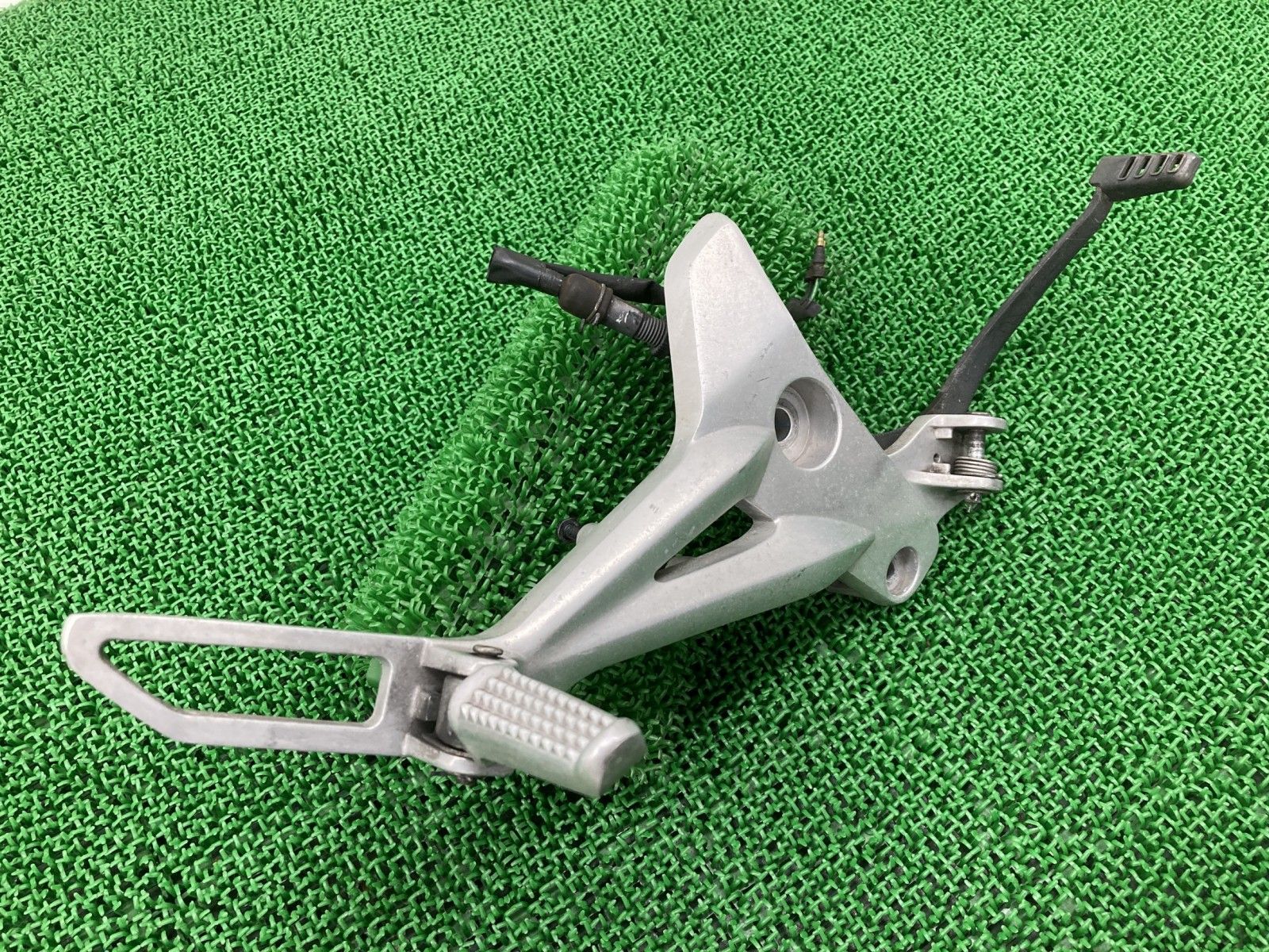 グロム GROM JC75 純正 ステップ ホルダー ペグ ブレーキ シフト ギア ペダル HONDA グロム ステップホルダー 左右 26H ホンダ 純正 中古 バイク 部品 JC61