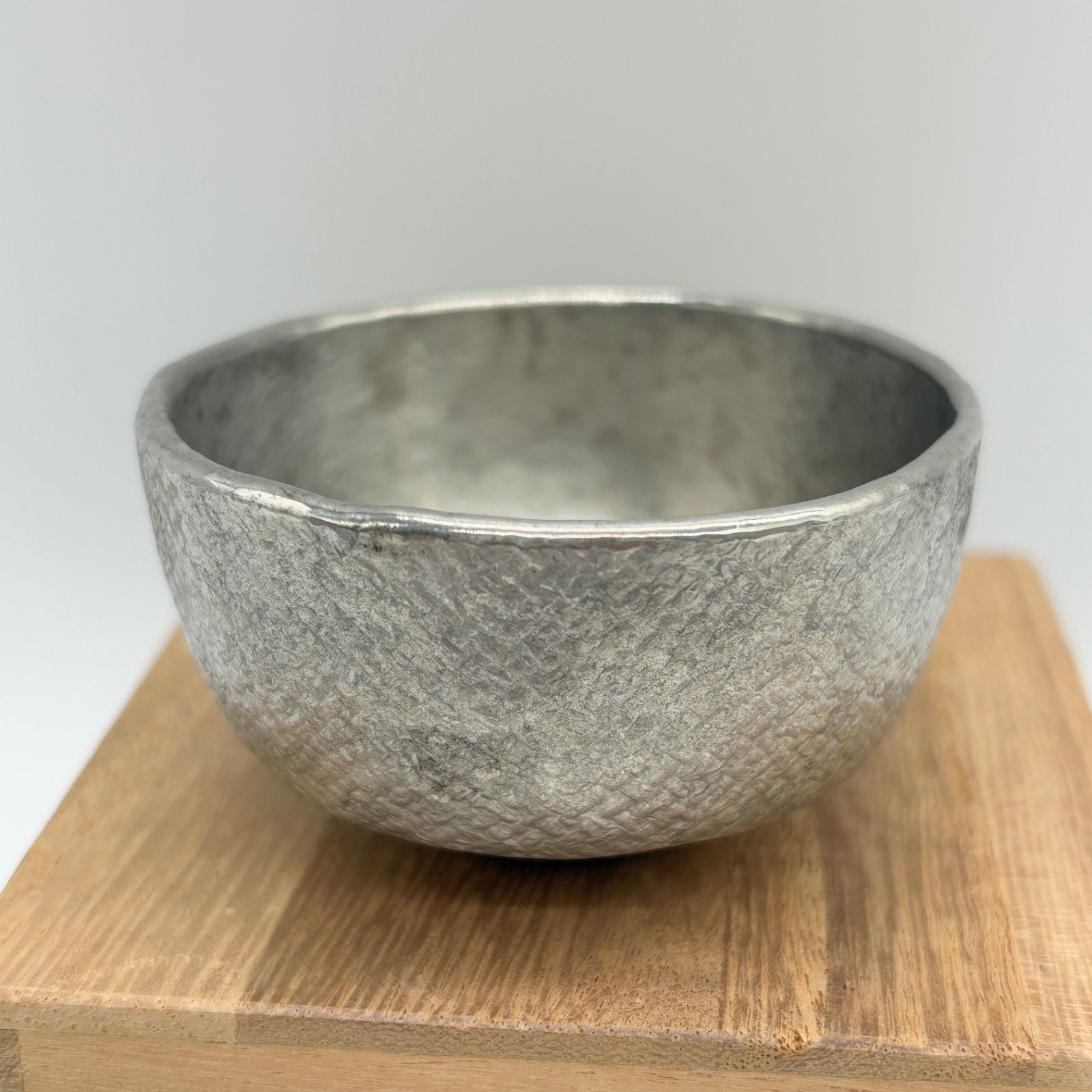 鶴岡鉦次郎 錫 ぐい呑 共箱 金属工芸 錫製 酒器 2502261 錫 コップ