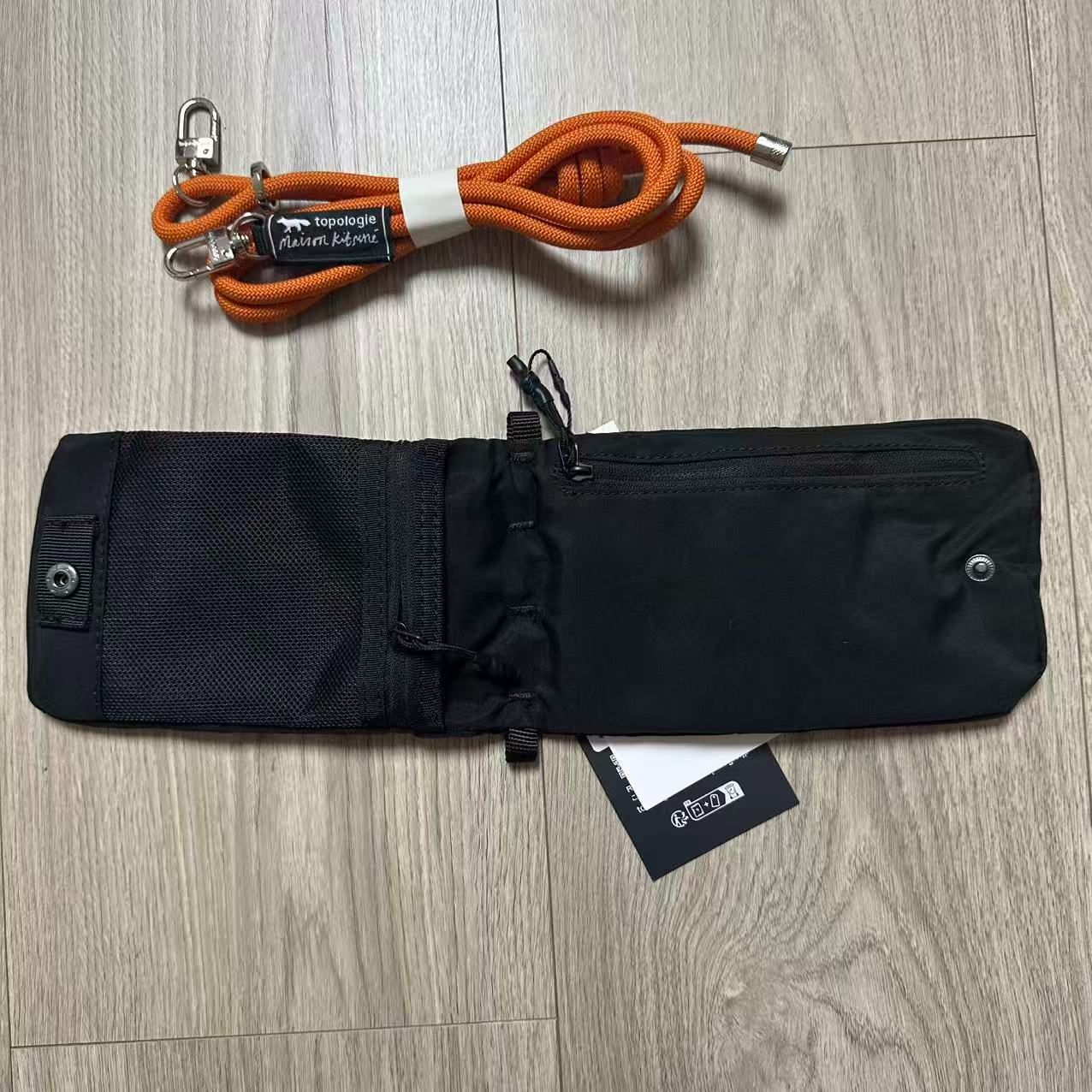 メゾンキツネ✖️トポロジー フォンサコッシュ - メルカリ