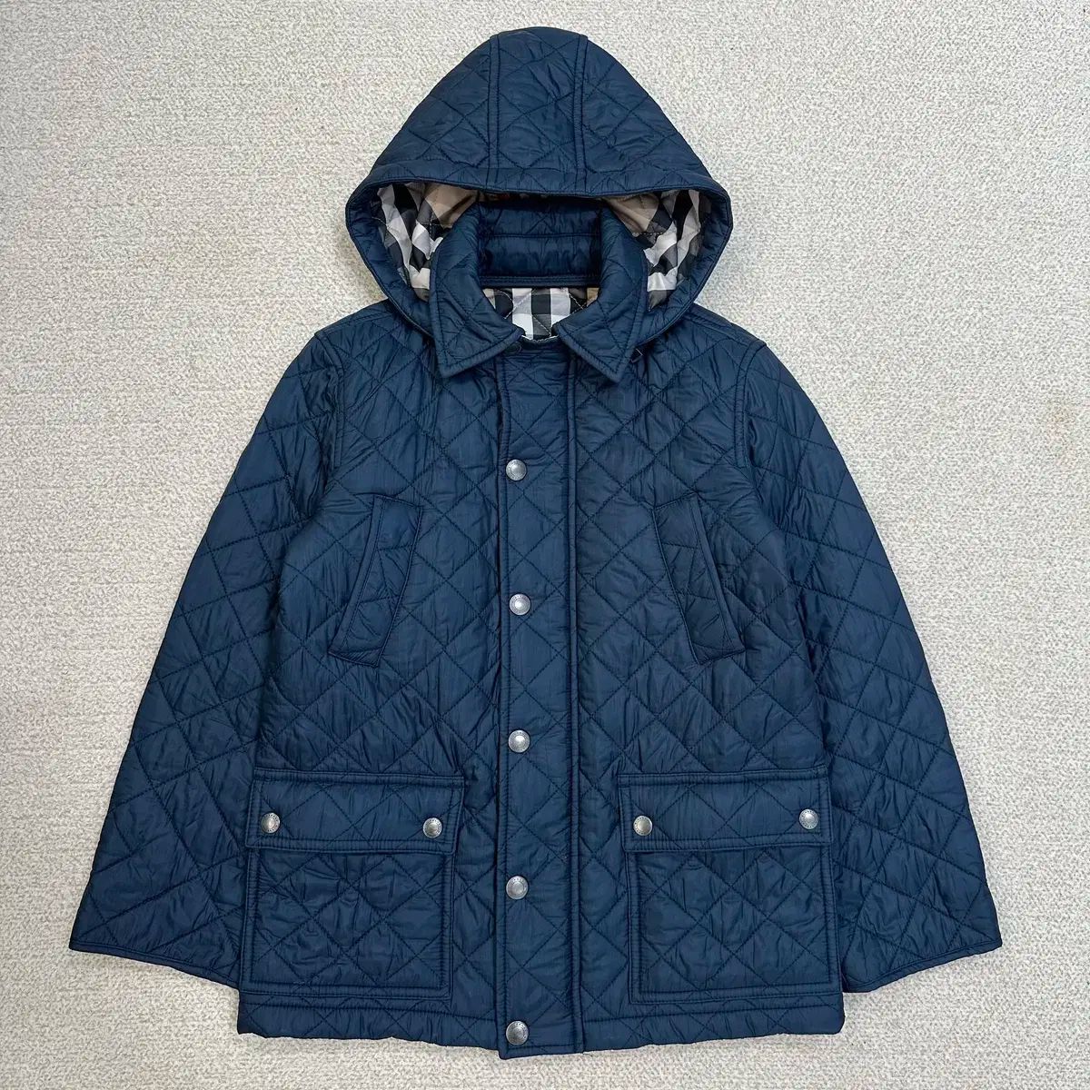 バーバリー　キッズ　８Ｙ　128 キルティング　ジャケット バーバリー キッズ キルティング ジャケット 8Y ♡バーバリーキッズ