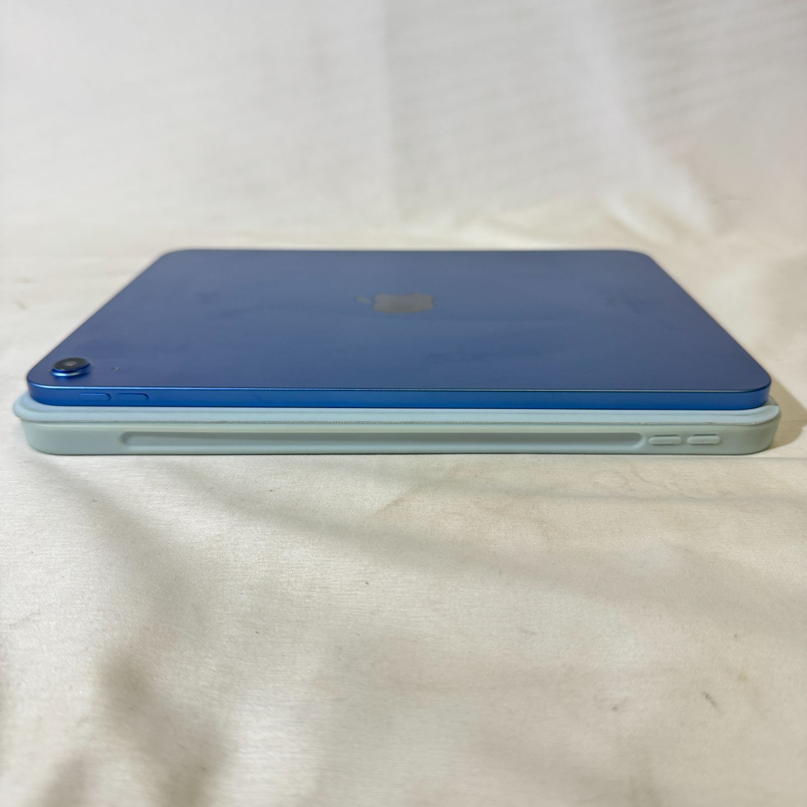 iPad 10世代 256GB ブルー Wi-Fi ケース付 - メルカリ