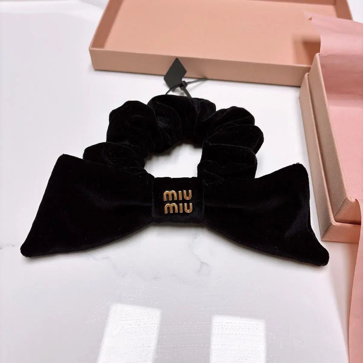 MIU ミュウミュウ ベルベッド シュシュ