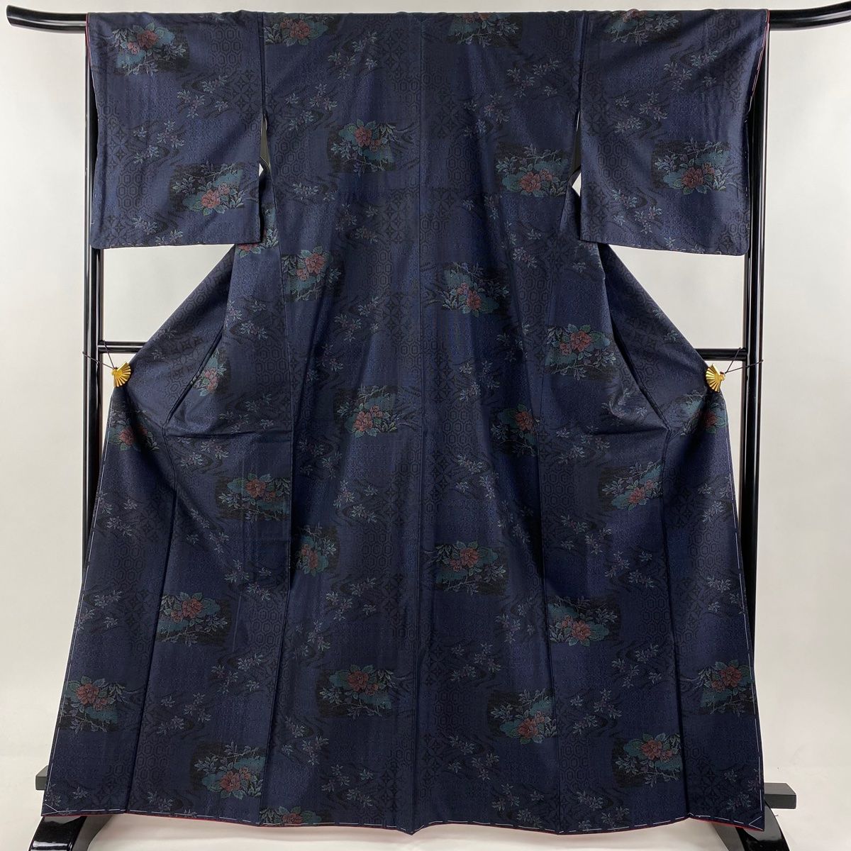 大島紬 身丈165.5cm 裄丈66.5cm M 袷 純泥染 証紙あり 建物 人物 茶色 正絹 美品 名品 中古 大島紬 身丈165.5cm 裄丈66.5cm M 袷 純泥染 証紙あり 花