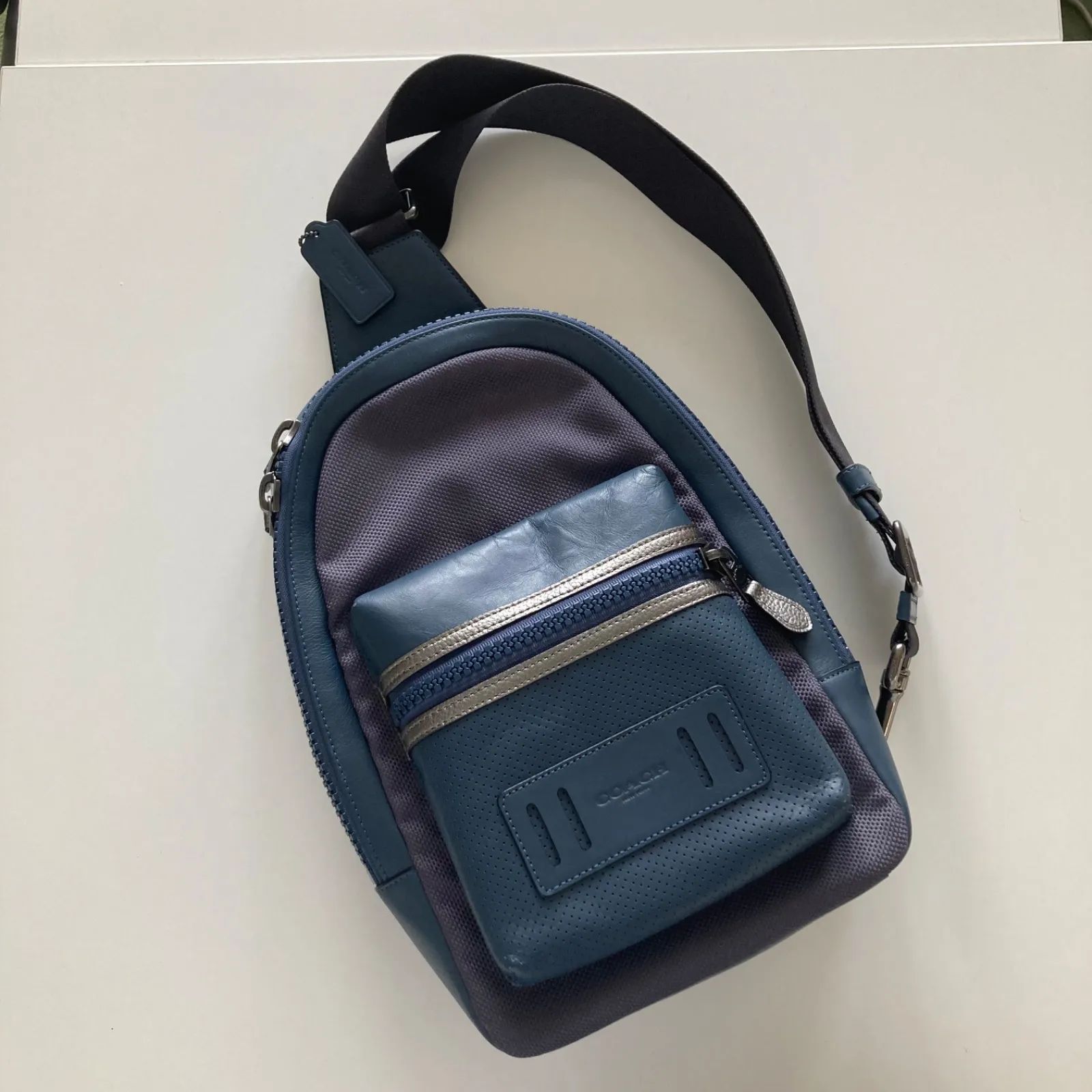 COACH メンズ ワンショルダーバッグ ボディバッグ 本革 ブラック ネイビー COACH メンズ ワンショルダーバッグ ボディバッグ 本革 ブラック