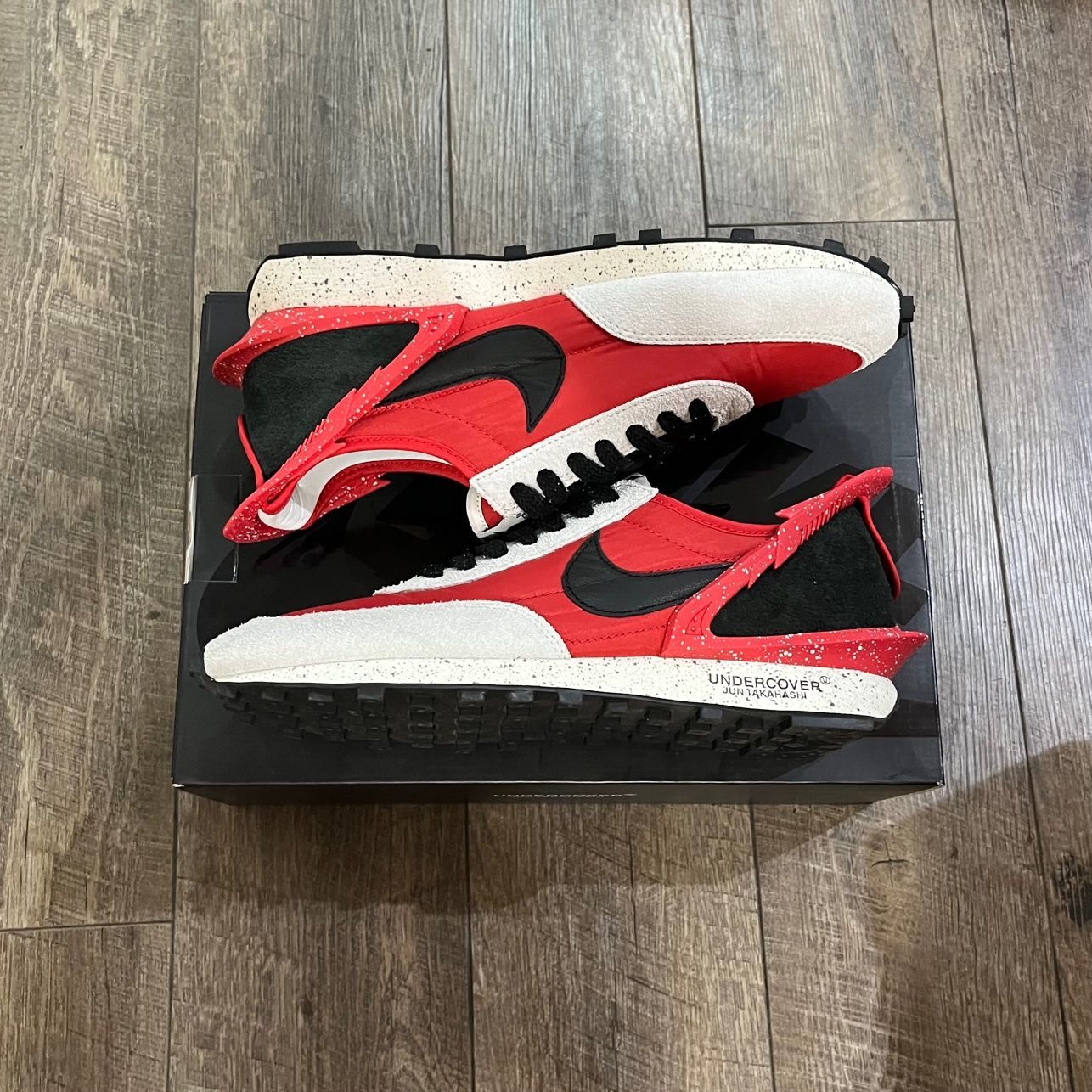 NIKE WMNS DAYBREAK/UNDERCOVER UNIVERSITY RED コラボ ナイキ ウィメンズ デイブレイク 