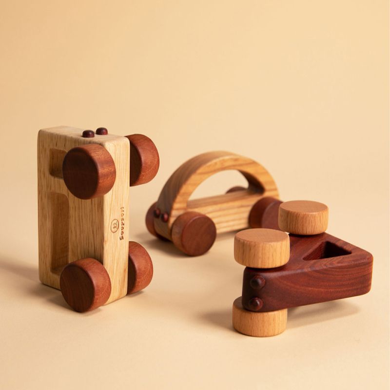 赤ちゃん おもちゃ 6ヶ月 0歳 おもちゃ 車 木のおもちゃ 名前入り