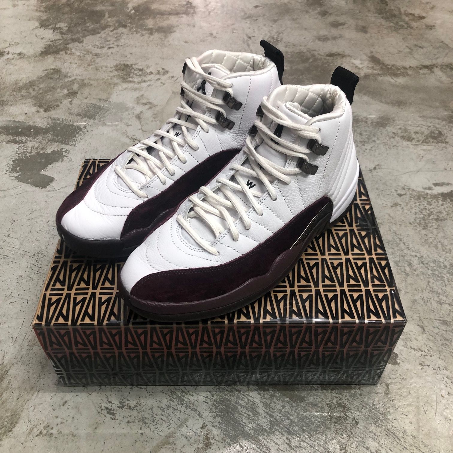 A MA MANIÉRE × NIKE AIR JORDAN 12 RETRO SP ア マ マニエール × ナイキ エアジョーダン 12 レトロ SP  バーガンディ DV6989-100 スニーカー 25.5cm 73069A2 - メルカリ