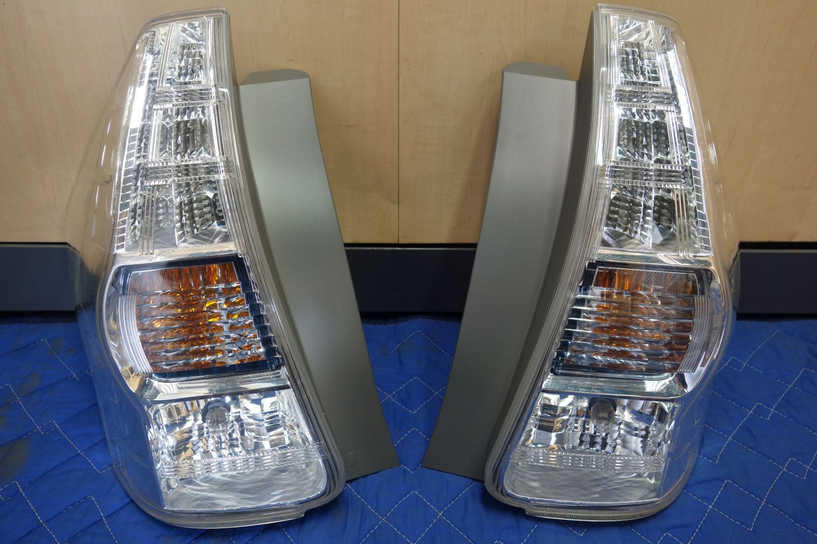 トヨタ純正 ZVW40 テールライト ペア 送料無料] 左右セット☆トヨタ ZVW40 ZVW41 プリウスα 純正