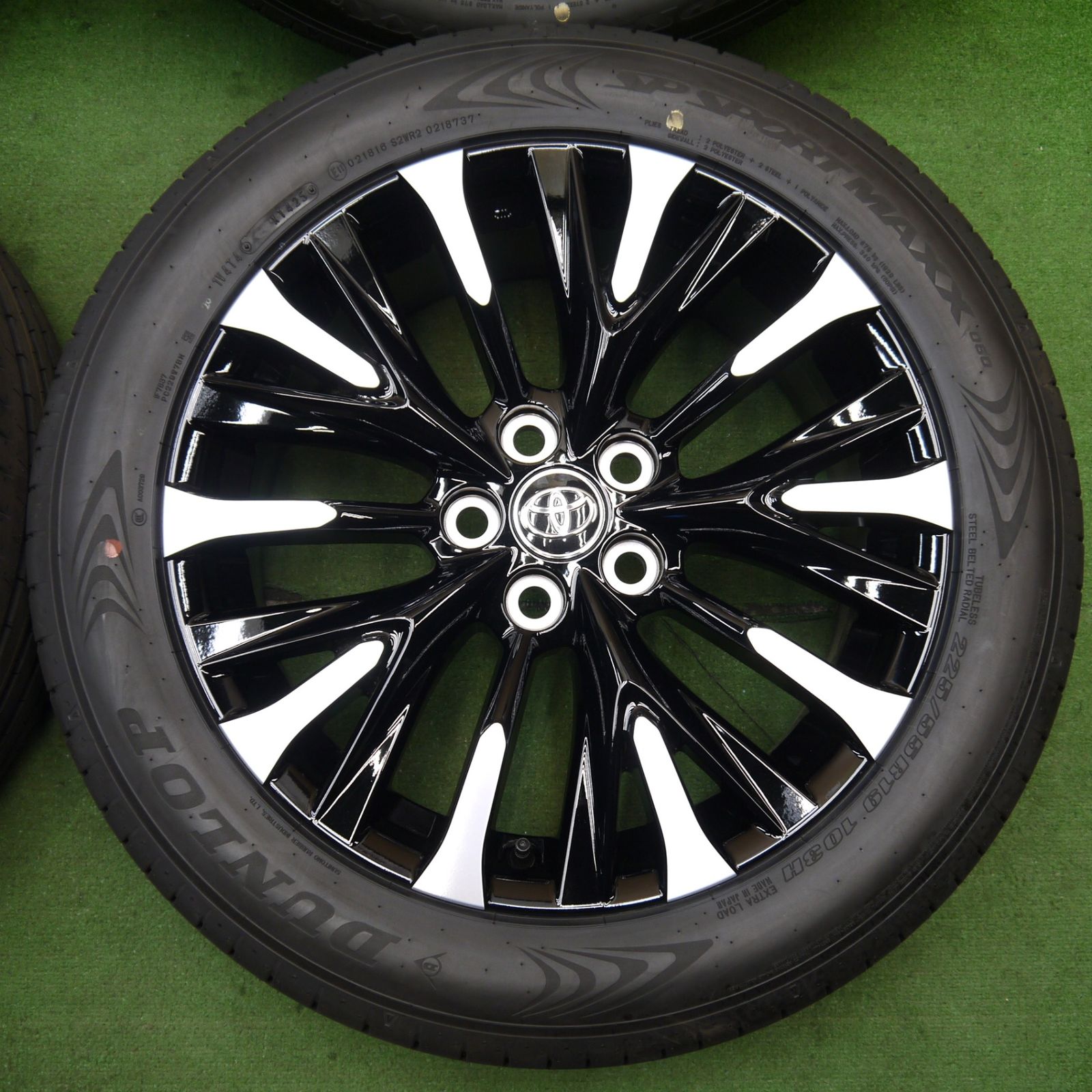 グリーンダカラ　40系 アルファード 純正タイヤ・ホイール（1/4） 40系アルファード 純正タイヤとホイールセット