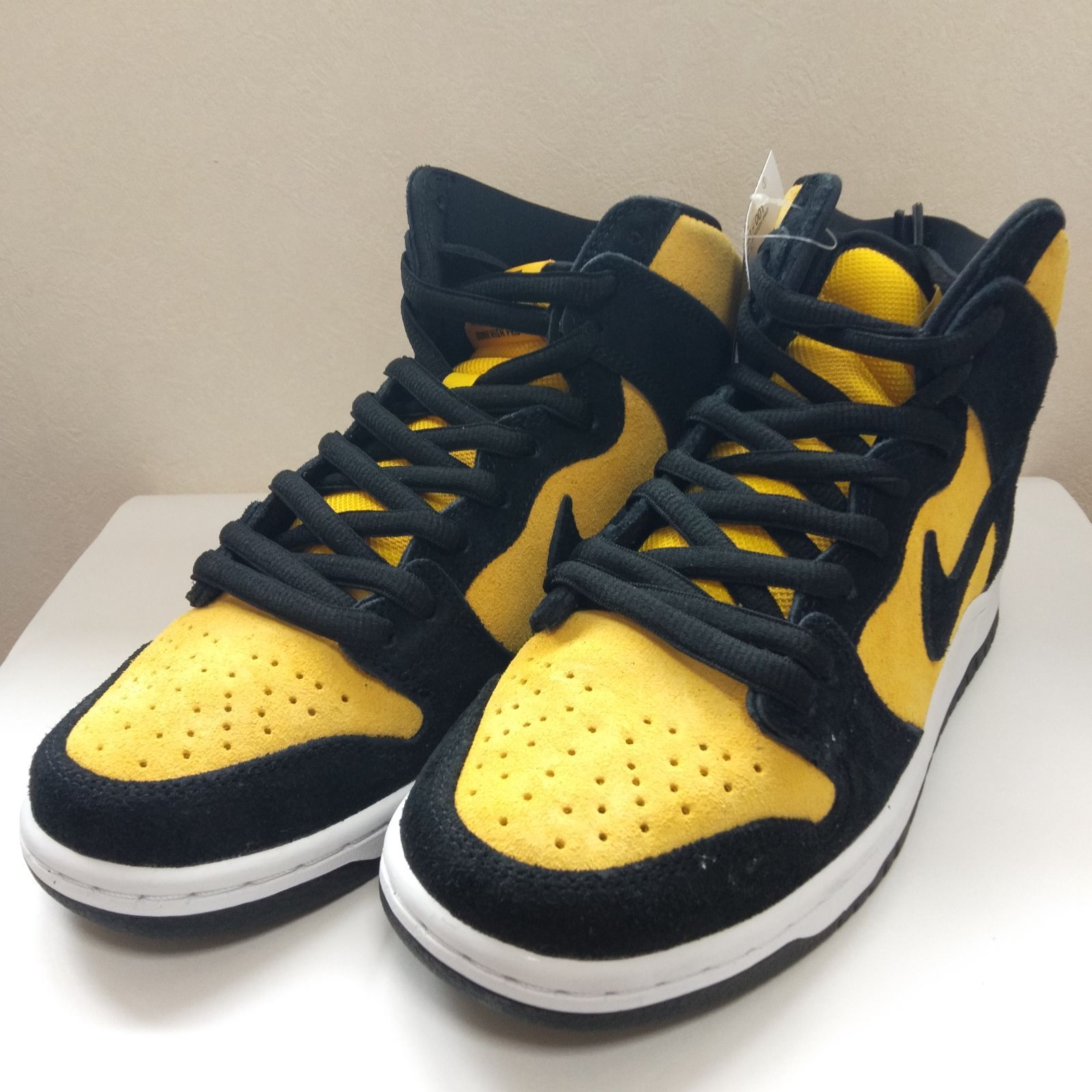 NIKE SB DUNK HIGH PRO MAIZE AND BLACK - メルカリ