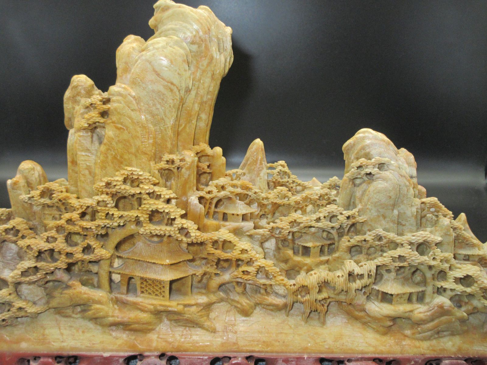 中国美術品   山水楼閣細密彫刻　蝋石中国風景 置