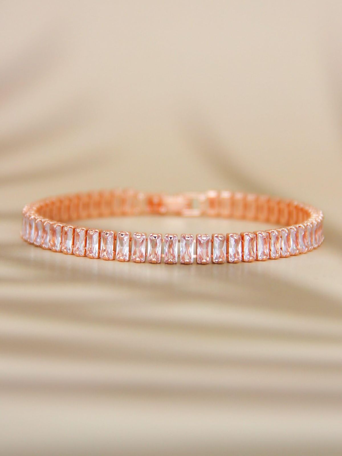 【在庫セール】ブレスレット女性 ハンドチェーン テニスブレスレット AAAのジルコン mm 2*5 Kゴールドメッキ ブレスレット結婚式 18 ジュエリー 記念日 腕輪 [3MNSCD]