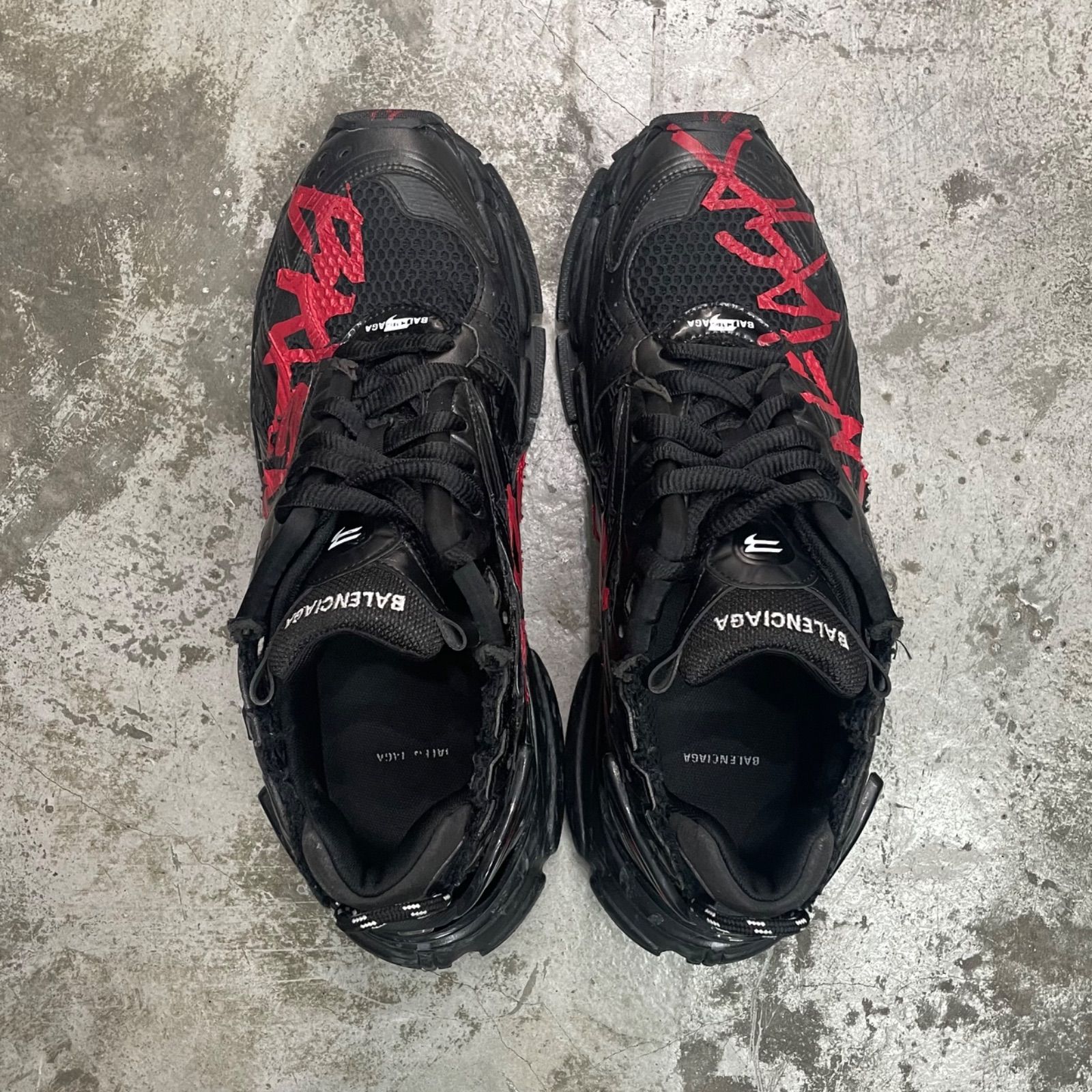 BALENCIAGA Runner Sneaker Graffiti Black Red 677403 ランナー