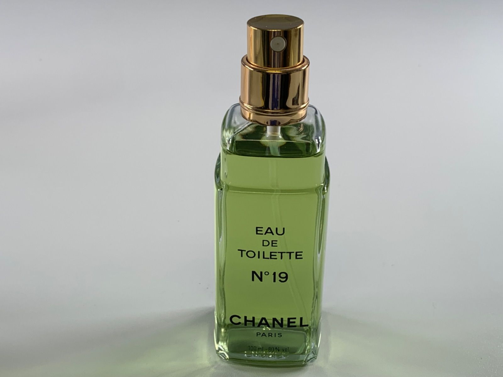 ☆美品 残量約9割以上 CHANEL N°19 EAU DE TOILETTE シャネル