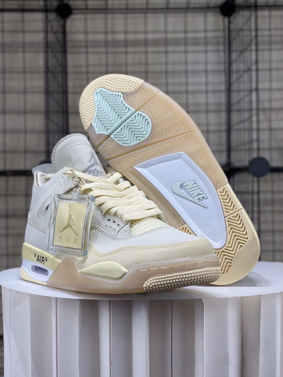 お値下げしました??即購入?? Off-white × Nike wMNS Air Jordan