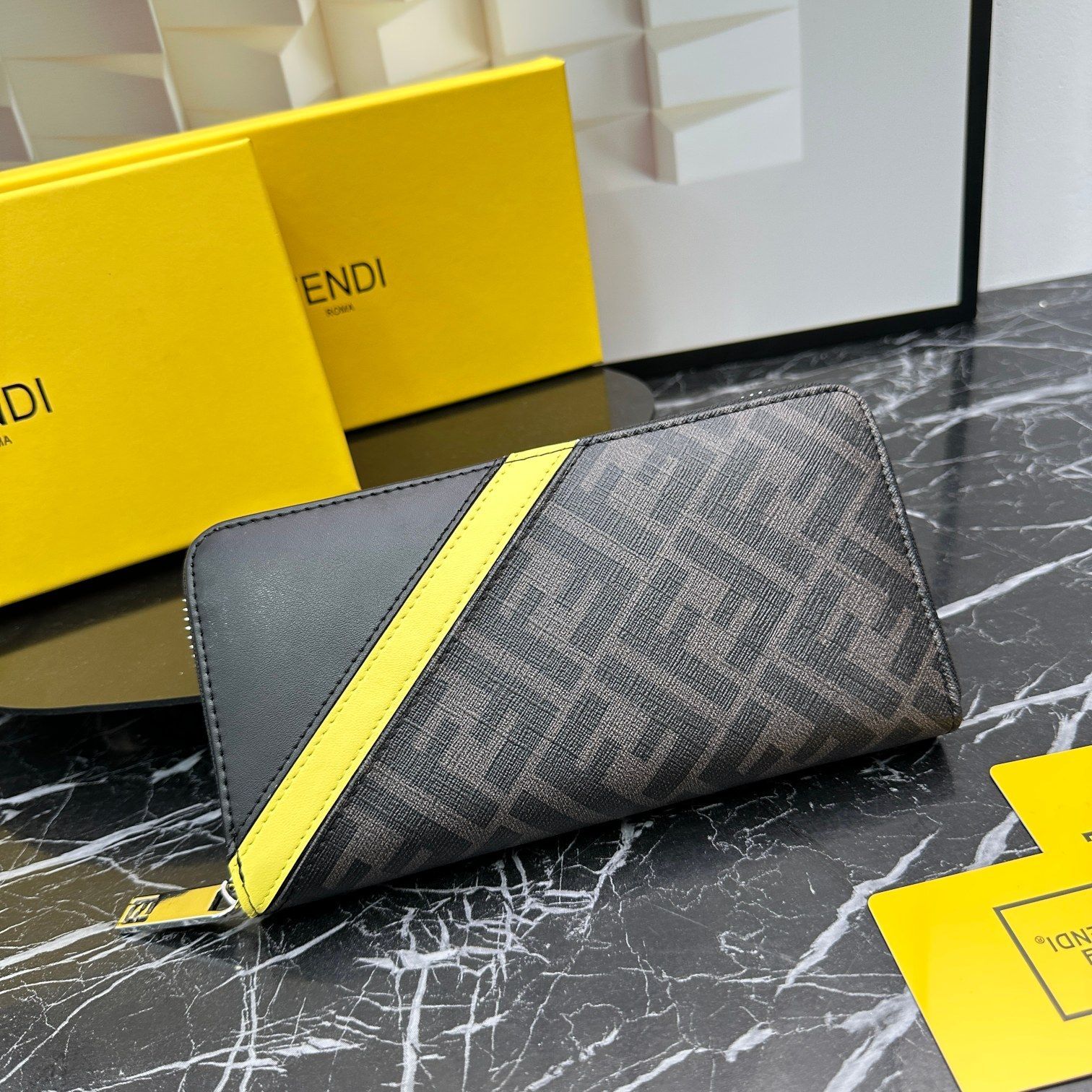 FENDI フェンディ FFロゴ ファブリック ジップ 長財布 黑