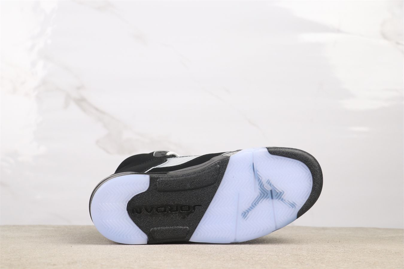 ナイキ エアジョーダン5 レトロ OG ブラックメタリック リイマジンド HF3975-001 STEELWINDOWSANDDOORS_COM