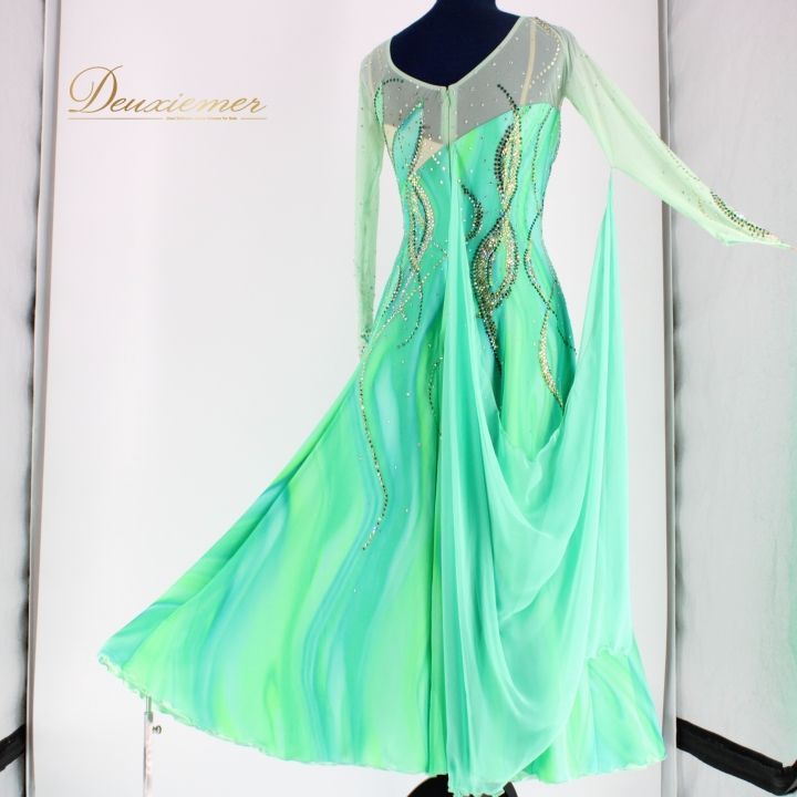 社交ダンス 衣装 スタンダード ドレス スタンダードドレス 緑 in the MOOD グラデーション 日本製 グリーン系 エメラルド フロート 美しい グラデーション 上品 ドレス スカート3枚重ね 女性用 ドレス Mサイズ ポリエステル フロートデザイン WWW_OLIVIERBERNSTEIN_COM