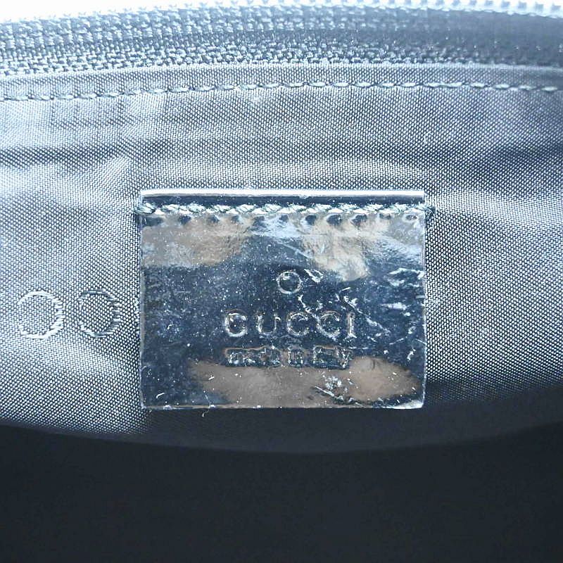 GUCCI バニティバッグ　ナイロン　金属ロゴプレート　コンパクト　化粧ポーチ GUCCI グッチ ブラック 化粧ポーチ バニティバッグ バッグイン