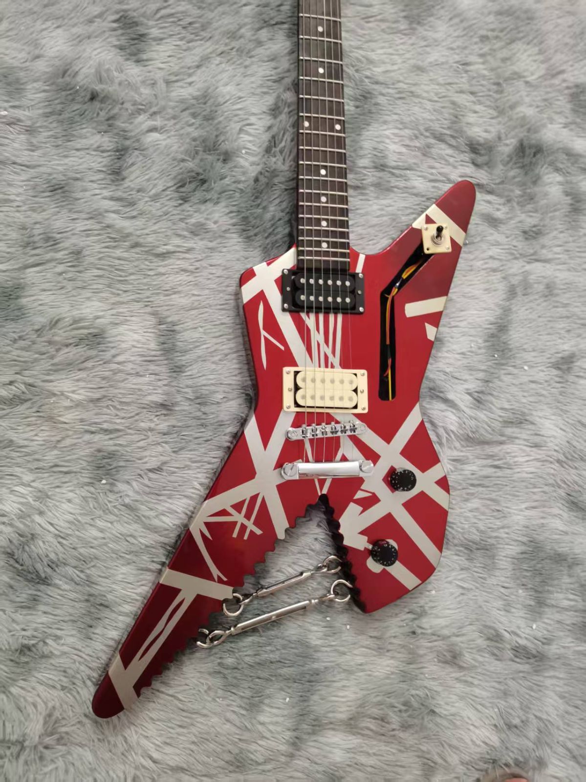 EVH Striped Series Sharkタイプ エレキギター ノーブランド