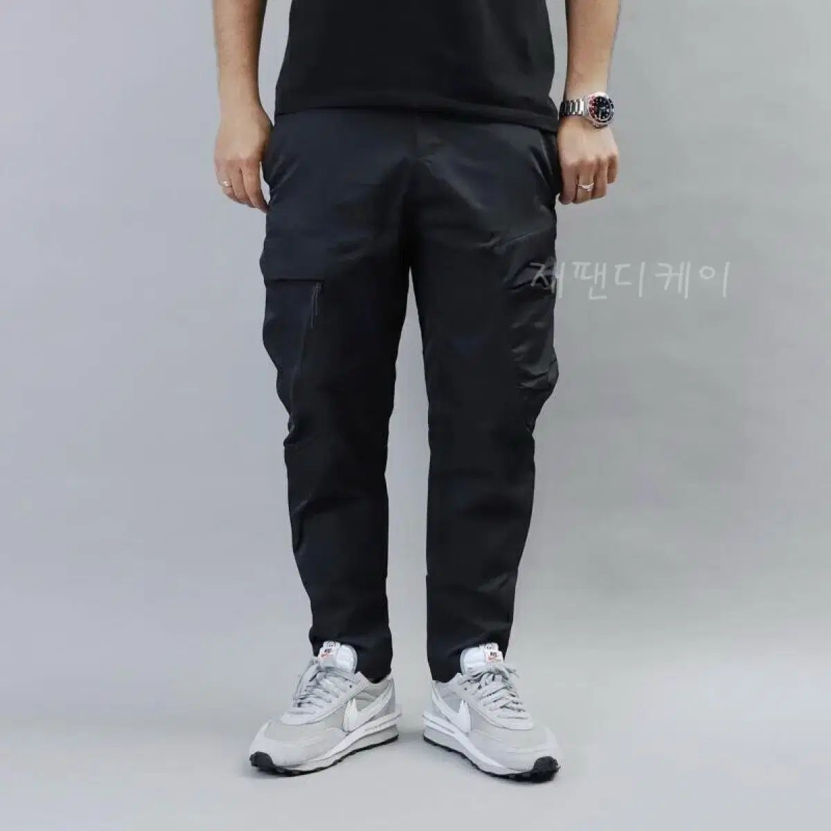 エッセンシャルズ カーゴパンツ