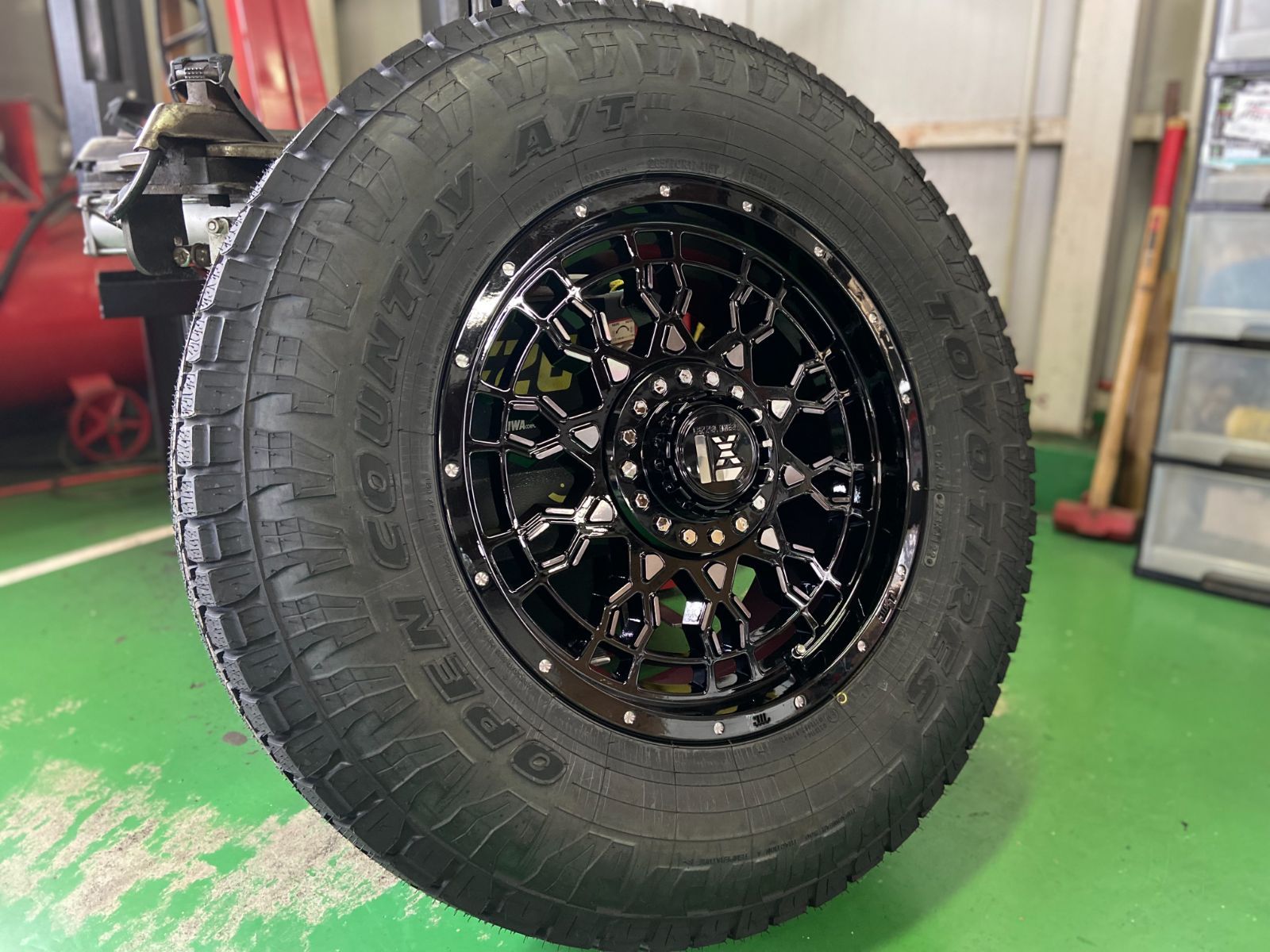 Jeep JK/JLラングラー 17インチ タイヤホイール4本セット LEXXEL PreDator トーヨー オープンカントリーAT3  285/70R17 LT 265/70R17 オールテレーンタイヤセット ノーマル車高対応サイズ タイヤ・ホイールセット